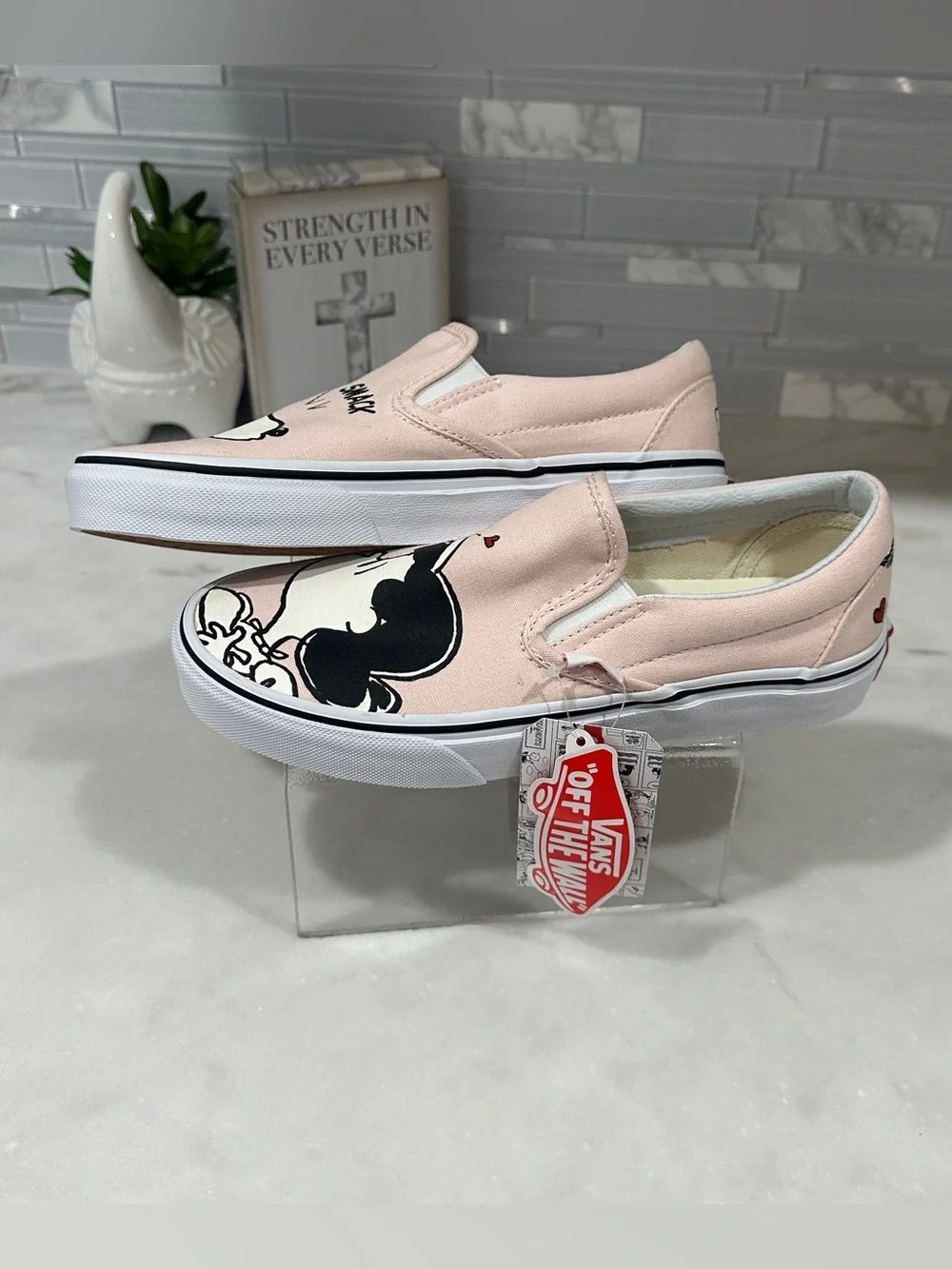 Vans Kids Peanuts Slip-On Sneakers in Light Pink with Snoopy & Lucy size 6